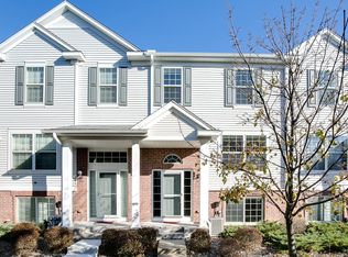 884 Ledgestone Dr, Mahtomedi, MN 55115