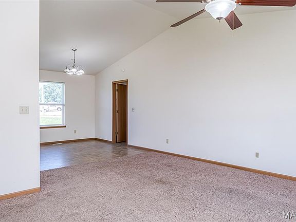 5th image of 2 Iron Hill Ct