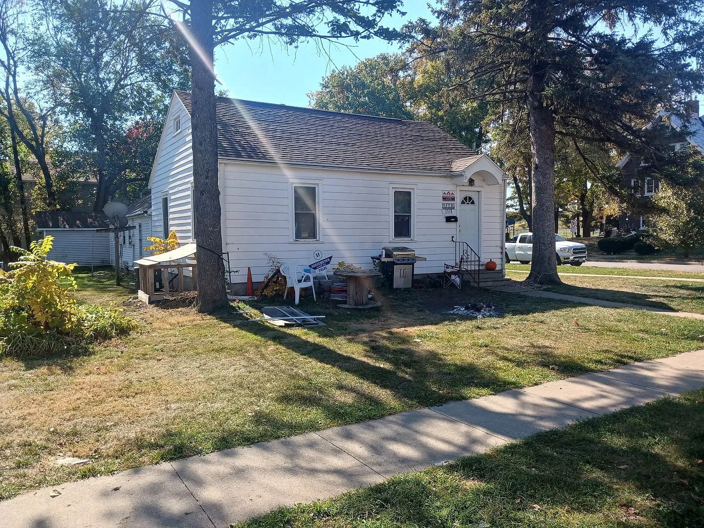 2526 Knapp St — Photo 1