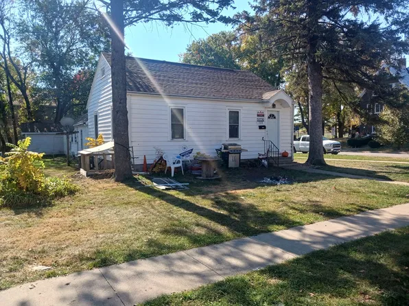 2526 Knapp St, Ames, IA 50014