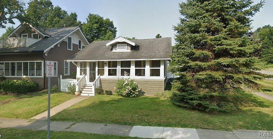 1st image of 795 Carpenter St
