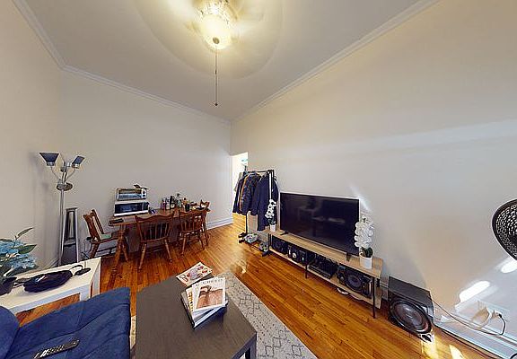 3rd image of 107 W 68th St APT 1a