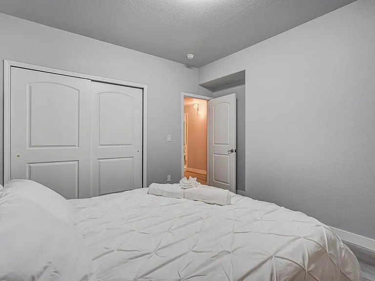 Downstairs bedroom 1 offers a queen sized bed!