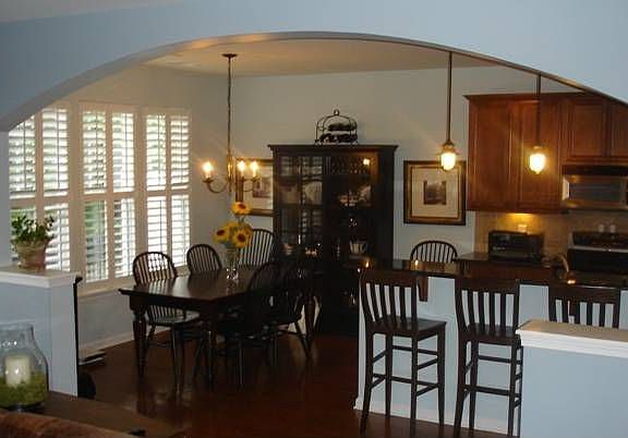 Kitchen & Eat-in Dining area open to family room