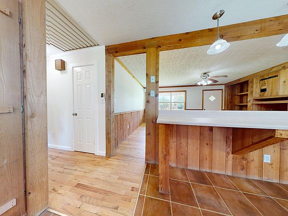 3rd image of 111 Patti Ln