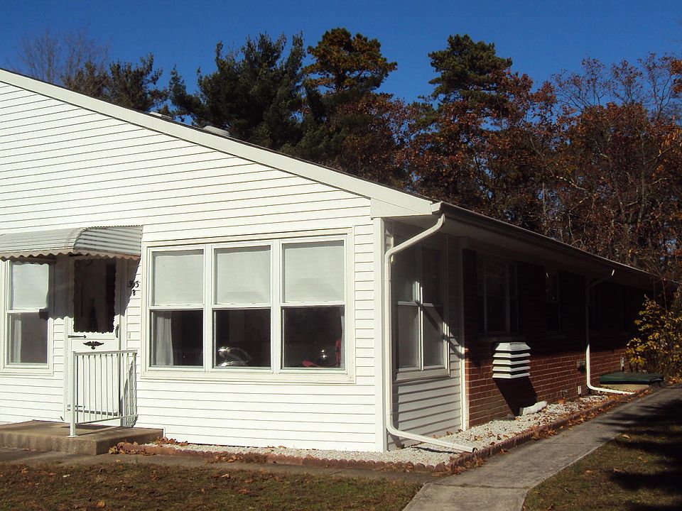 1st image of 393 Fairway Lane #B