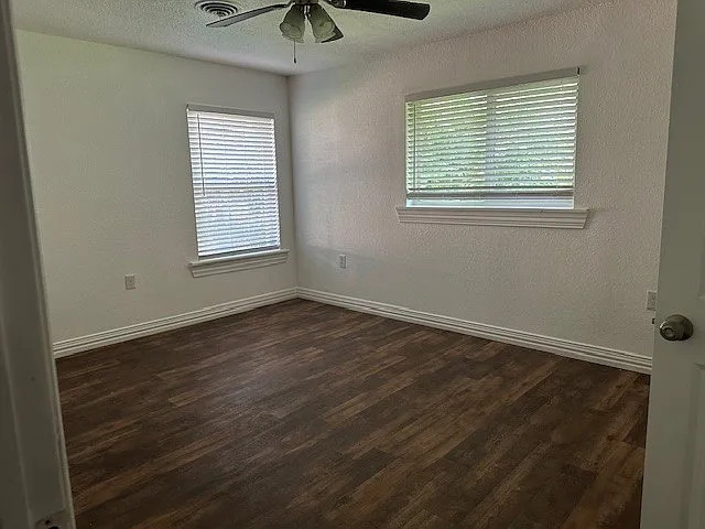 1008 Holiday Dr — Photo 10