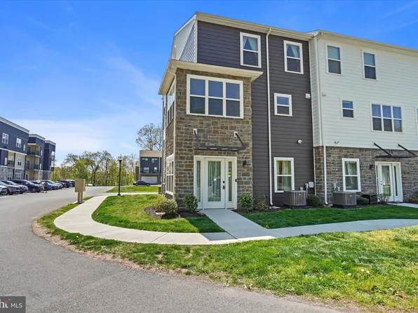 113 High Pointe Dr, Hummelstown, PA 17036