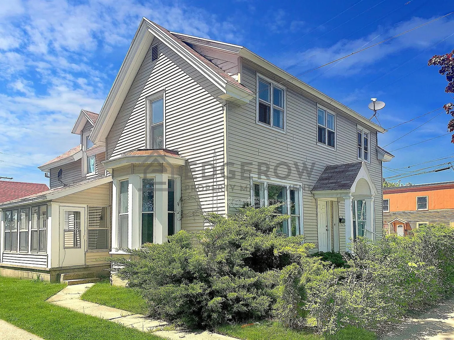 3 bed, 2.0 bath, 1342 sqft, $1,900 — Photo 1