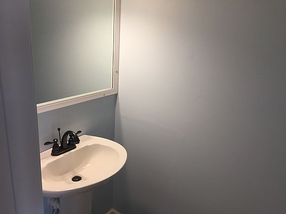 3rd image of 801 Golfview Pl APT D