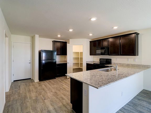 3rd image of 4015 N Aleppo Ct