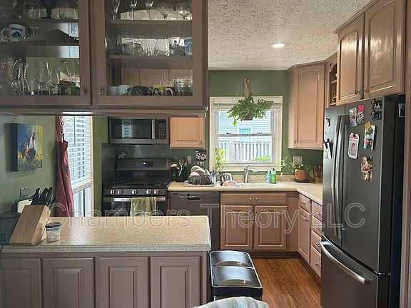 5th image of 4716 Upland Dr