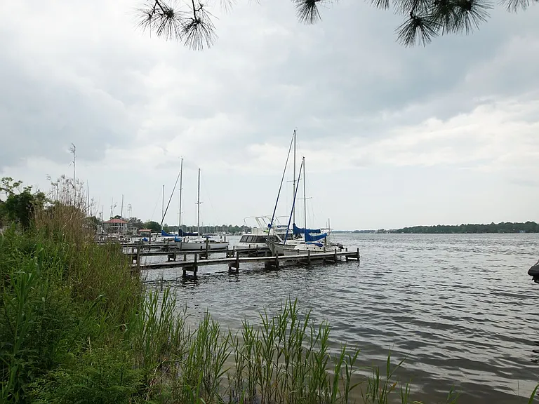 561 Bayshore Dr — Photo 41