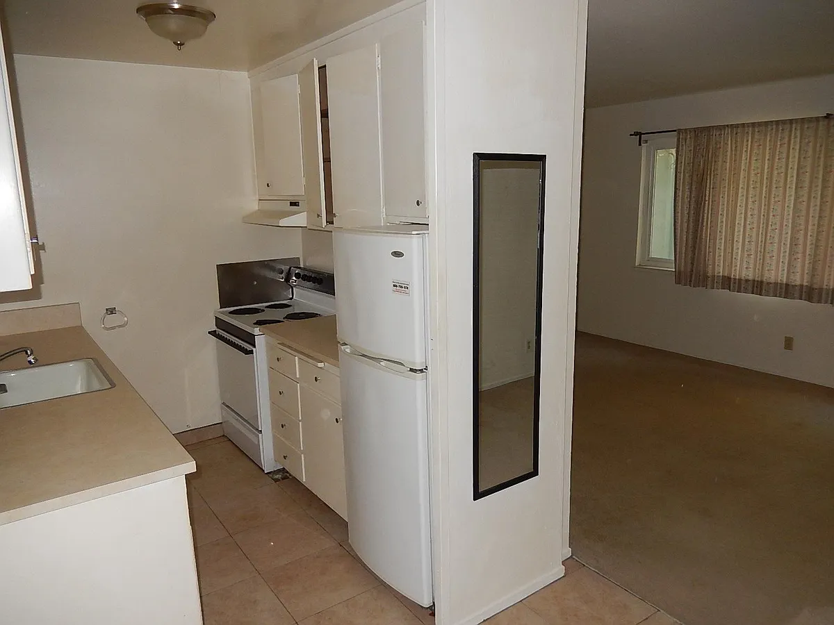 Kitchen & Living room - 1735 Highland Pl #4