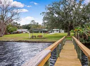 160 Beechers Point Dr, Welaka, FL 32193