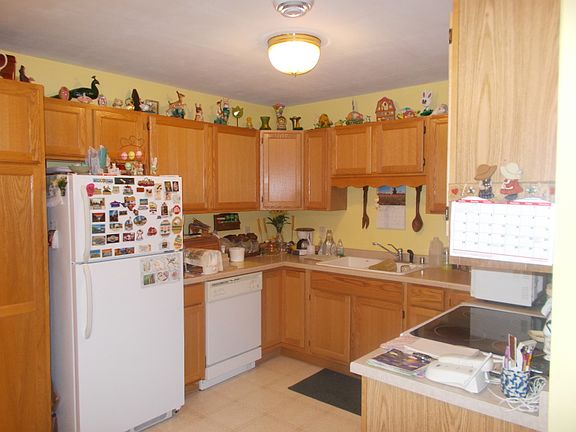 5th image of 610 Shepherds Dr Unit 4