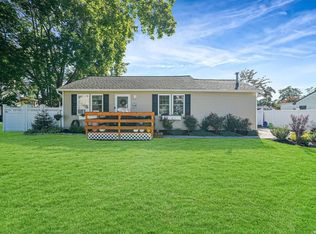 21 Minerva Ln, Centereach, NY 11720