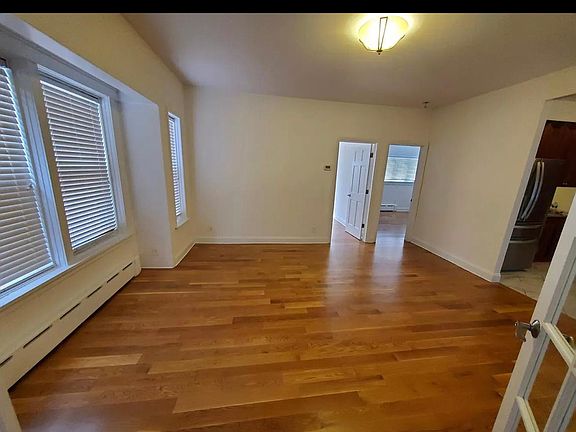 2nd image of 1049 Wilcox Ave #2