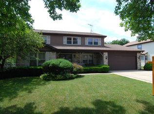 623 Stratford Dr, Schaumburg, IL 60193
