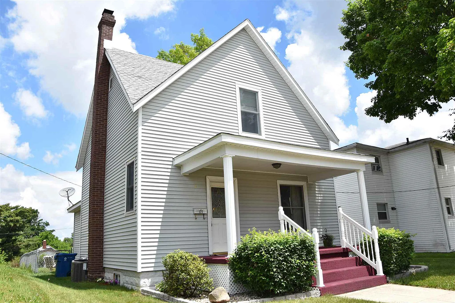 127 E North St photo 1