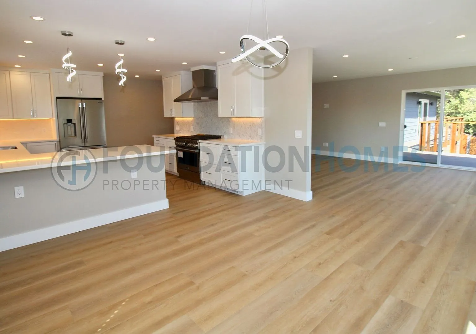 Executive Living - Remodeled Masterpiece - A/C - Foundation — Photo 3