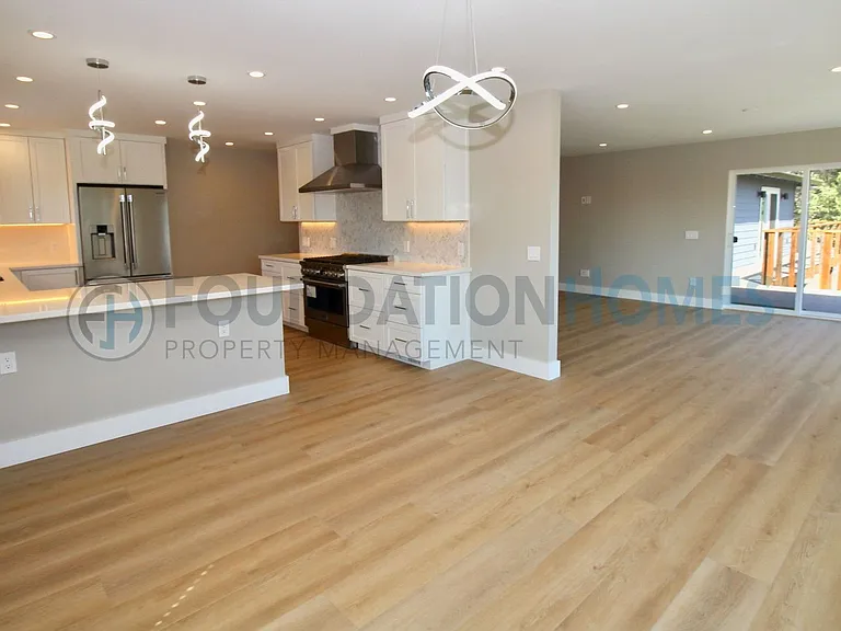 124 Esmeyer Dr — Photo 3