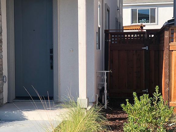 Front Porch with side yard Entry