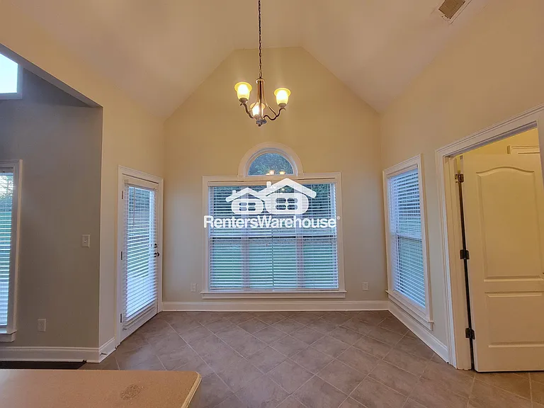 1025 Rowanshyre Cir — Photo 10