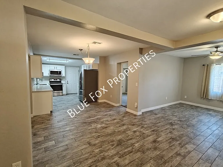 619 S Highland Ave — Photo 14