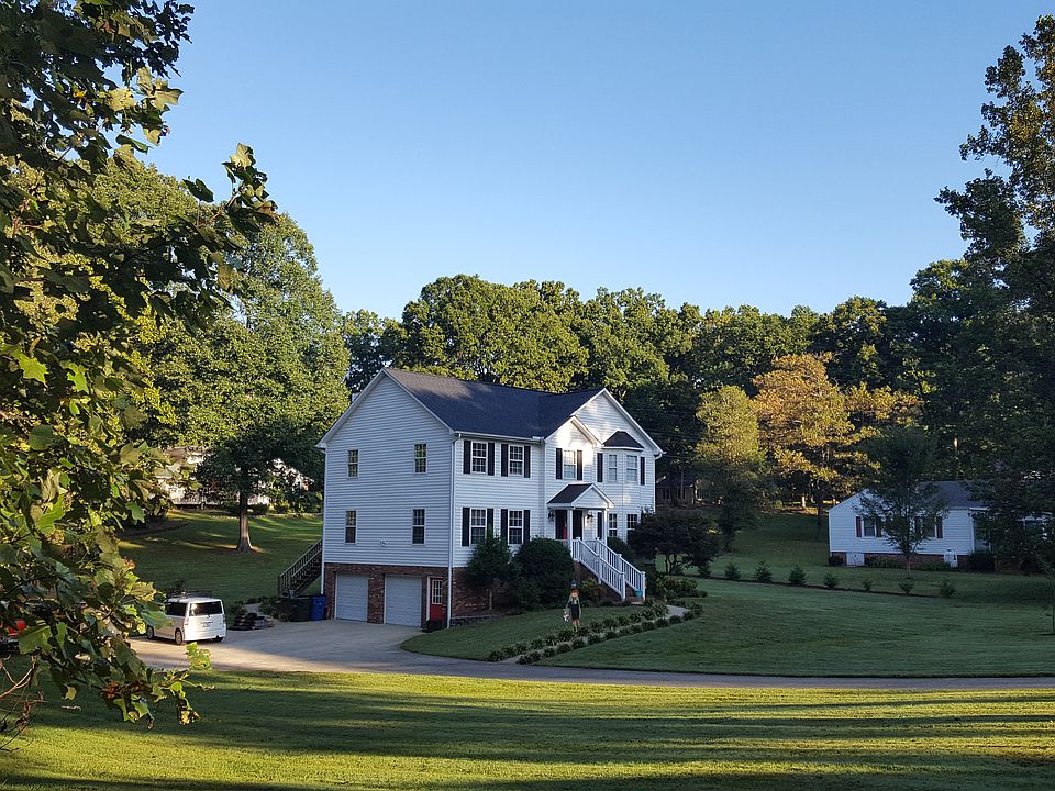 2nd image of 316 Oaklawn Rd