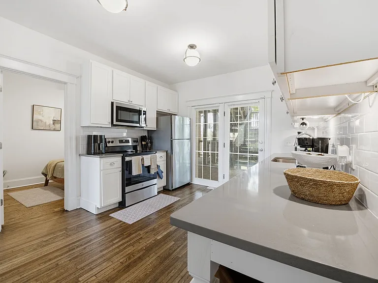 5744 Pershing Ave #2W — Photo 4