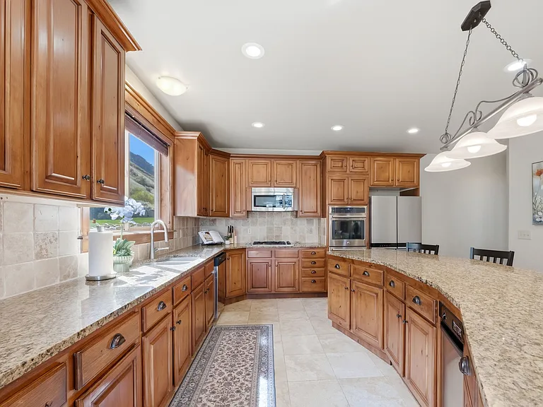 1916 N 1550 E — Photo 11