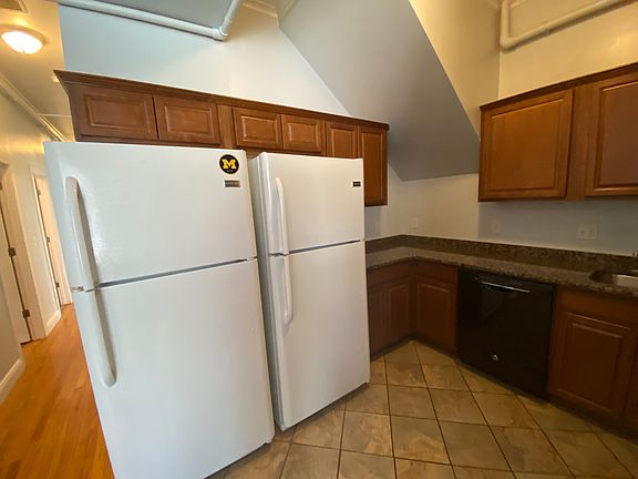 4th image of 416 E Huron St #3