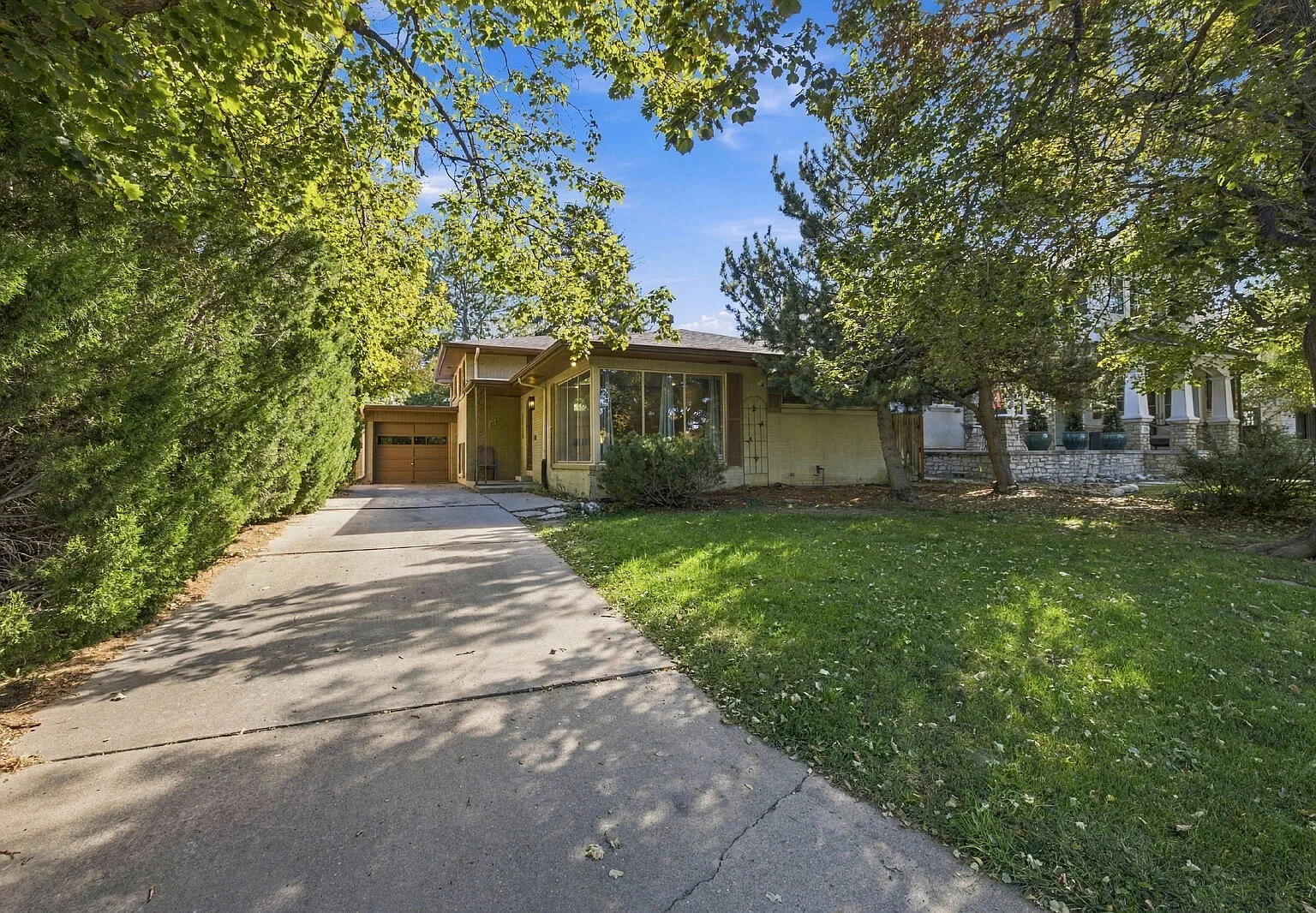 3 bed, 2.5 bath, 2002 sqft, $3,350 — Photo 1