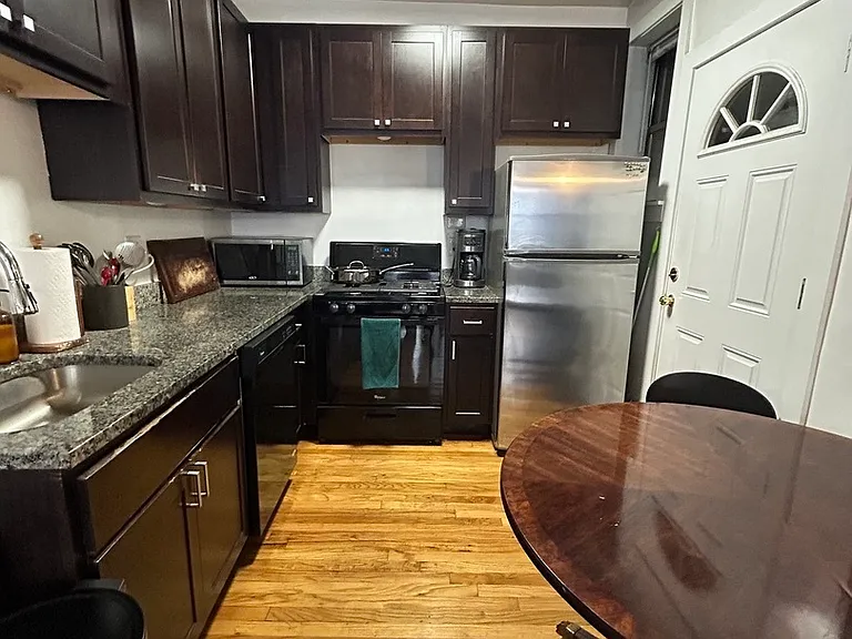 639 W Roscoe St #T1 — Photo 8