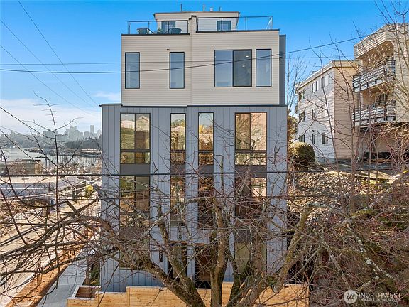 2nd image of 955 N 35th Street