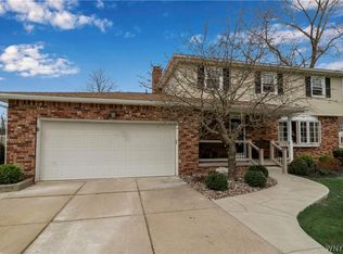 46 Countryside Ln, Grand Island, NY 14072