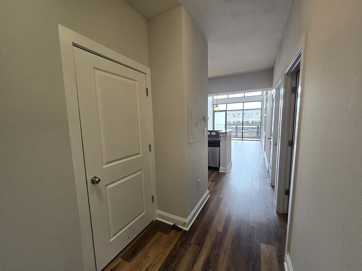 Entry - 1333 W Broad St #510