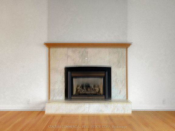 4th image of 1156 Deer Park Rd W