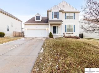 2207 Quartz Dr, Papillion, NE 68046