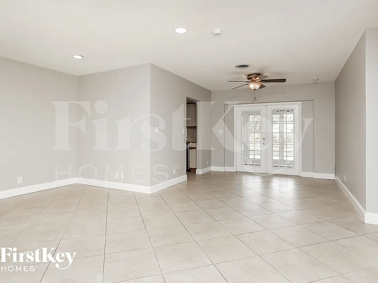 6119 NW 18th Ct — Photo 5