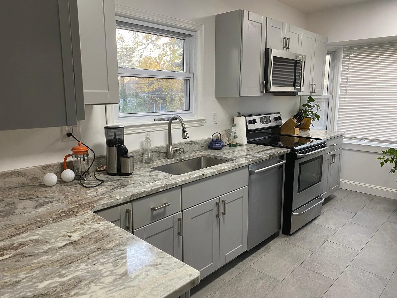 517 W Farnum Ave — Photo 2