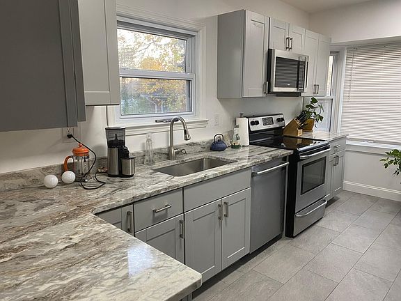 2nd image of 517 W Farnum Ave