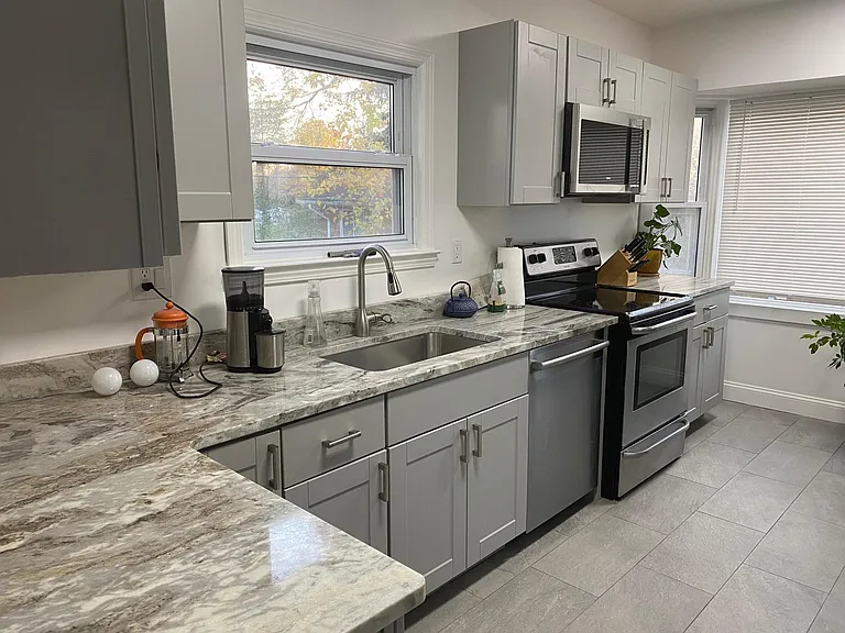 517 W Farnum Ave — Photo 2