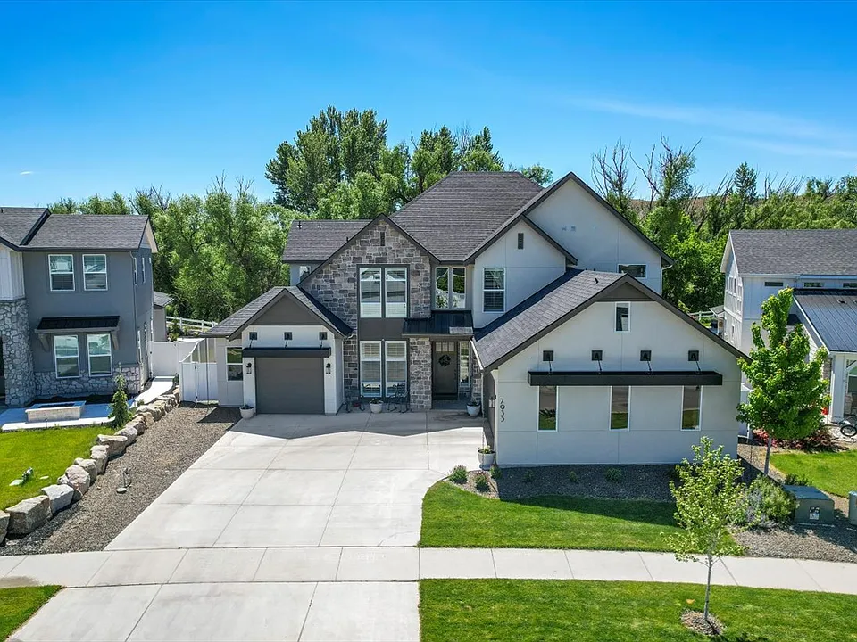 7933 W Suttle Lake Dr