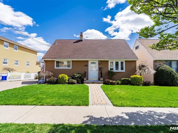 749 8th St, Carlstadt, NJ 07072