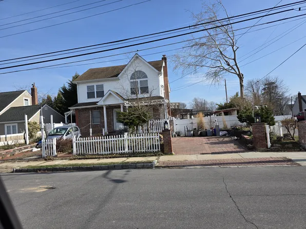 (undisclosed Address), Copiague, NY 11726