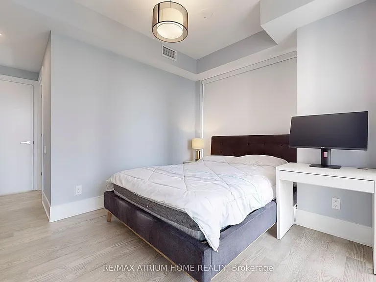 1 Gloucester St #715 — Photo 23