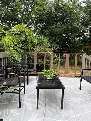 114 S Hennessey St — Photo 16