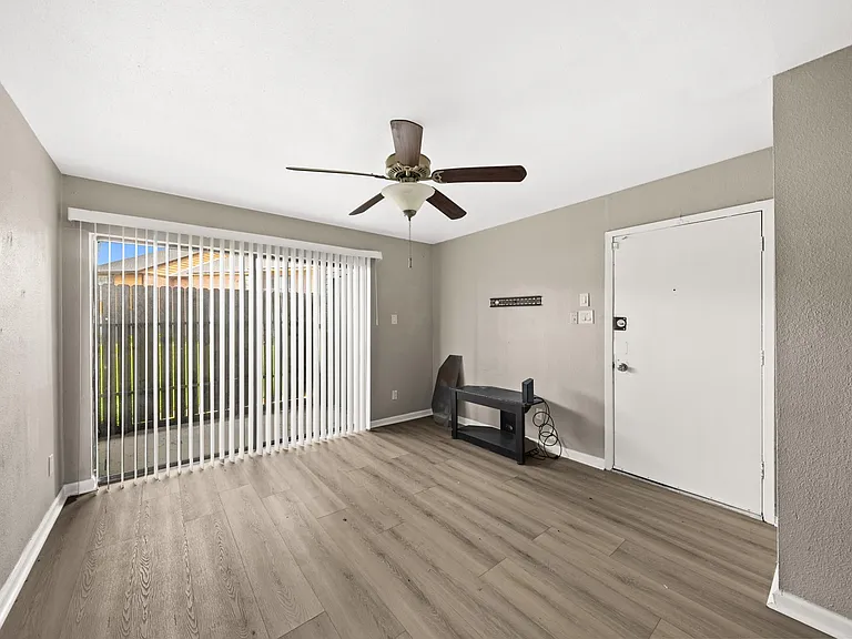 9090 S Braeswood Blvd #75 — Photo 4
